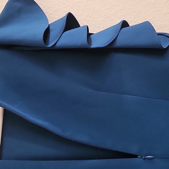 Brand new dress - Picture 2 of 2